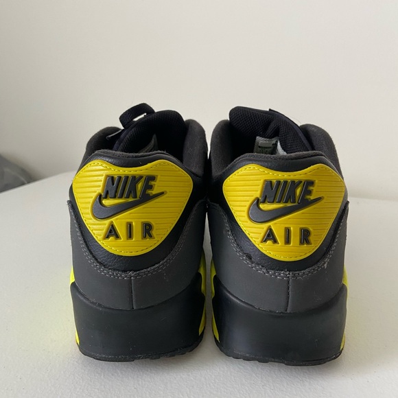 Nike Air Max 90 essential dark gray volt men’s sneakers — size 11.5 - Picture 3 of 7
